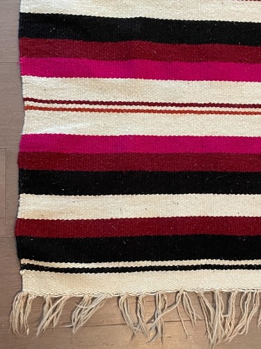 Tappeto a righe Kachina tessuto sud-ovest con frange 47" x 79" - Foto 3 di 5