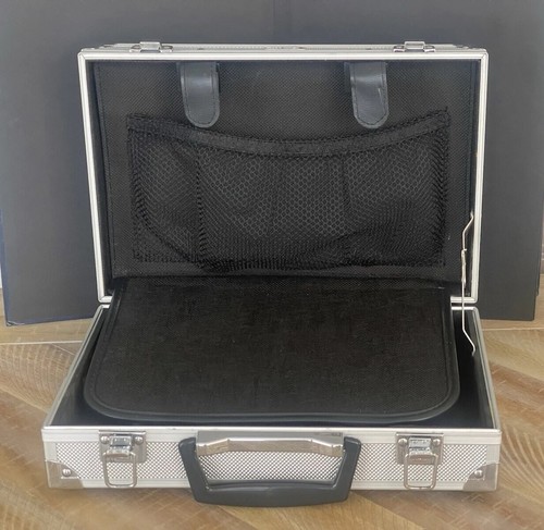 Intec VTG Silver Aluminum Carrying Case/Storage For Nintendo GBA & Accessories - Picture 8 of 11