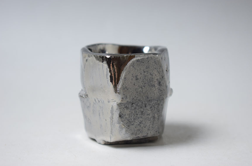 Taza de sake Guinomi esmaltada plateada Takahiro Ishii con caja de madera rara - Imagen 5 de 23