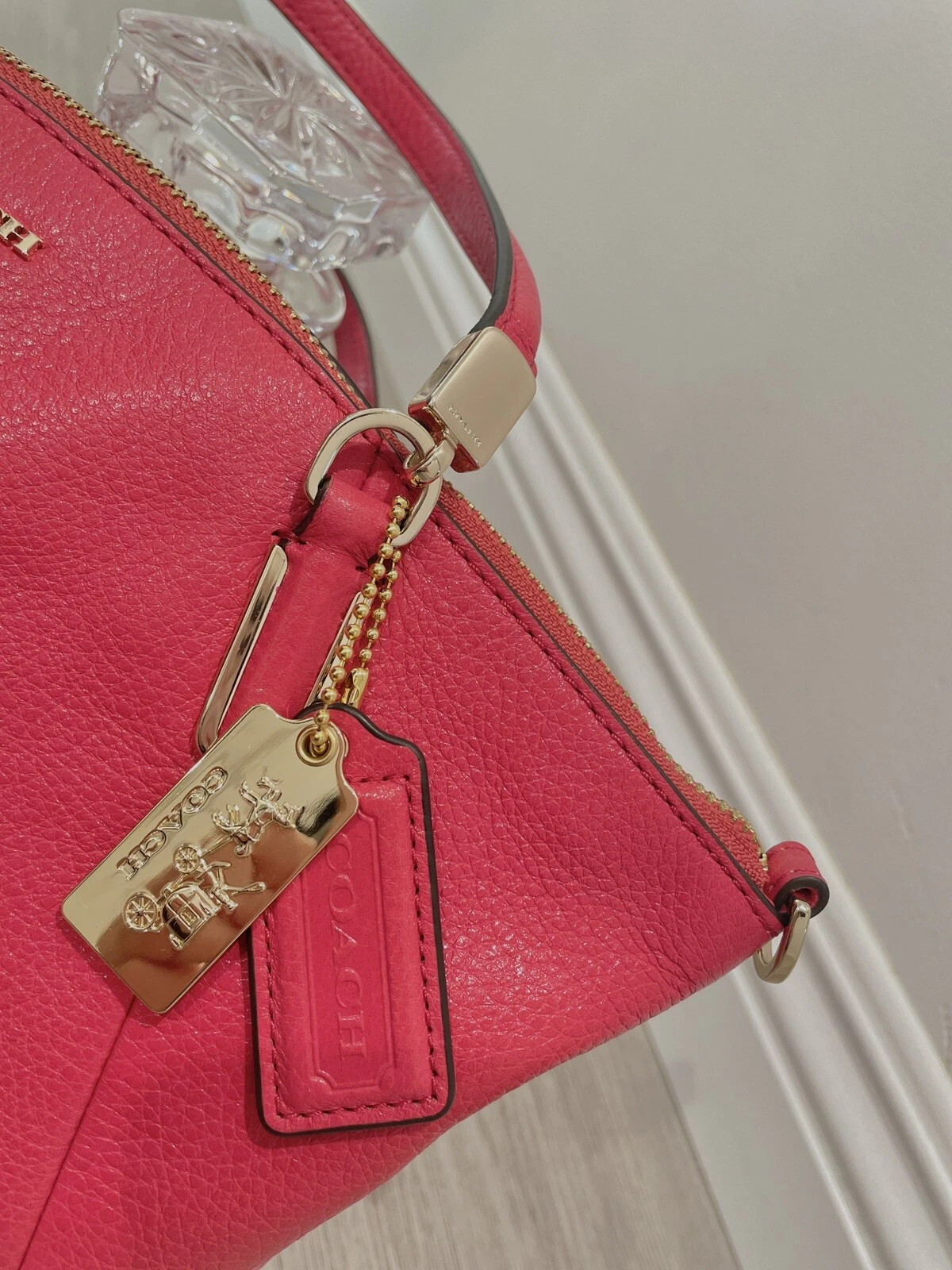 Borsa Coach in pelle rosso scarlatto rara classica nuova con etichetta zip doppio cinturino