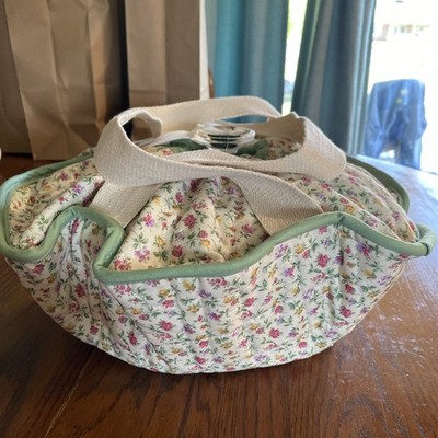 Handmade quilted Casserole Carrier holes a 3 quarts dish. Insulated hot/cold  