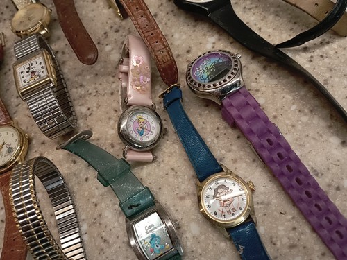 Novelty Watch Lot AS IS GATHERED BY OUR GRANNY. MICKEY , JUSTIN ,HANNA ,YOGI . - Picture 15 of 24