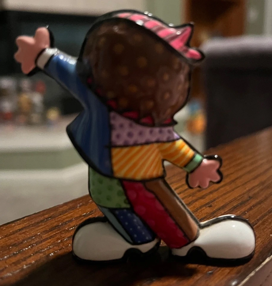 Mini estatuilla escultura niño bailarín Romero Britto 'Totah'  Foto 2 de 3