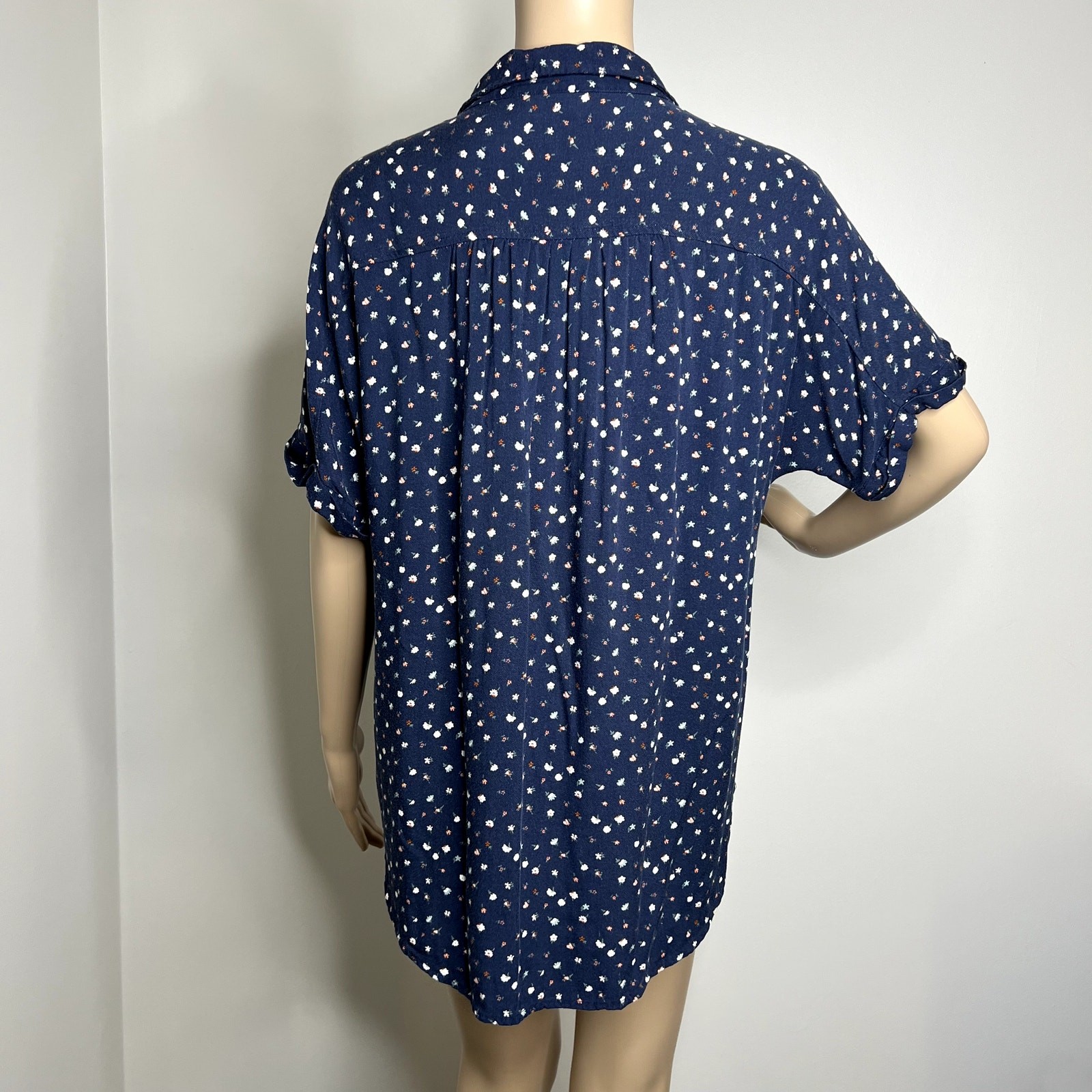 Universal Thread Blue Floral Button Down Top - image 3