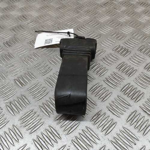 Limitador puerta trasera izquierda AUDI A7 Sportback 4G 8T8839267A 2017 28528394 - Imagen 4 de 6