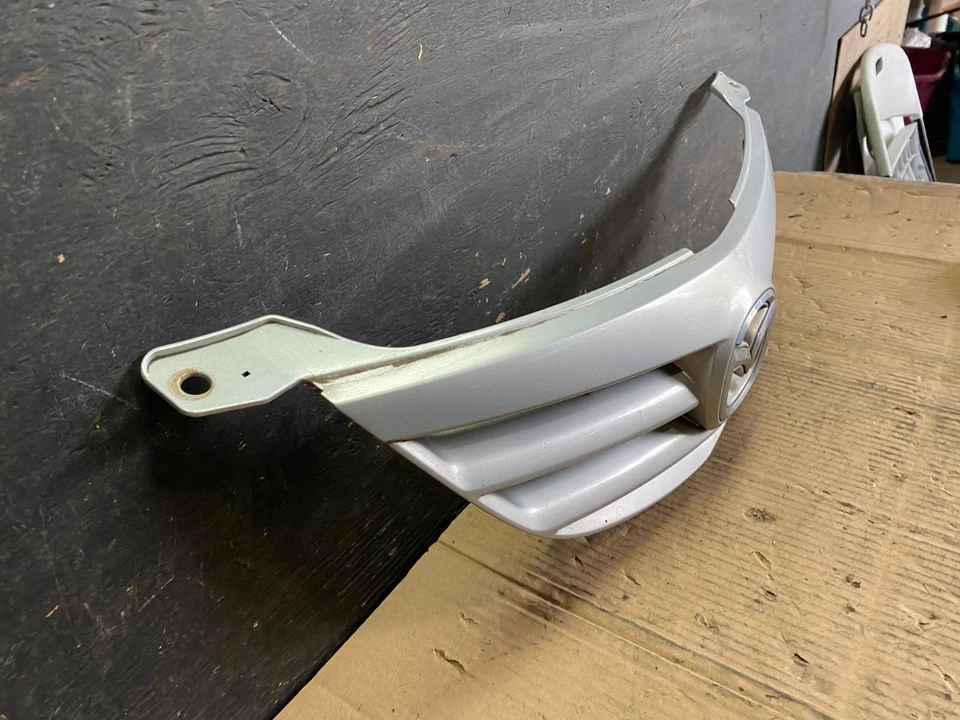 2004 2005 2006 Mazda 3 grelha frontal superior inserção fabricante de equipamento original S6102 DG - Imagem 3 de 4