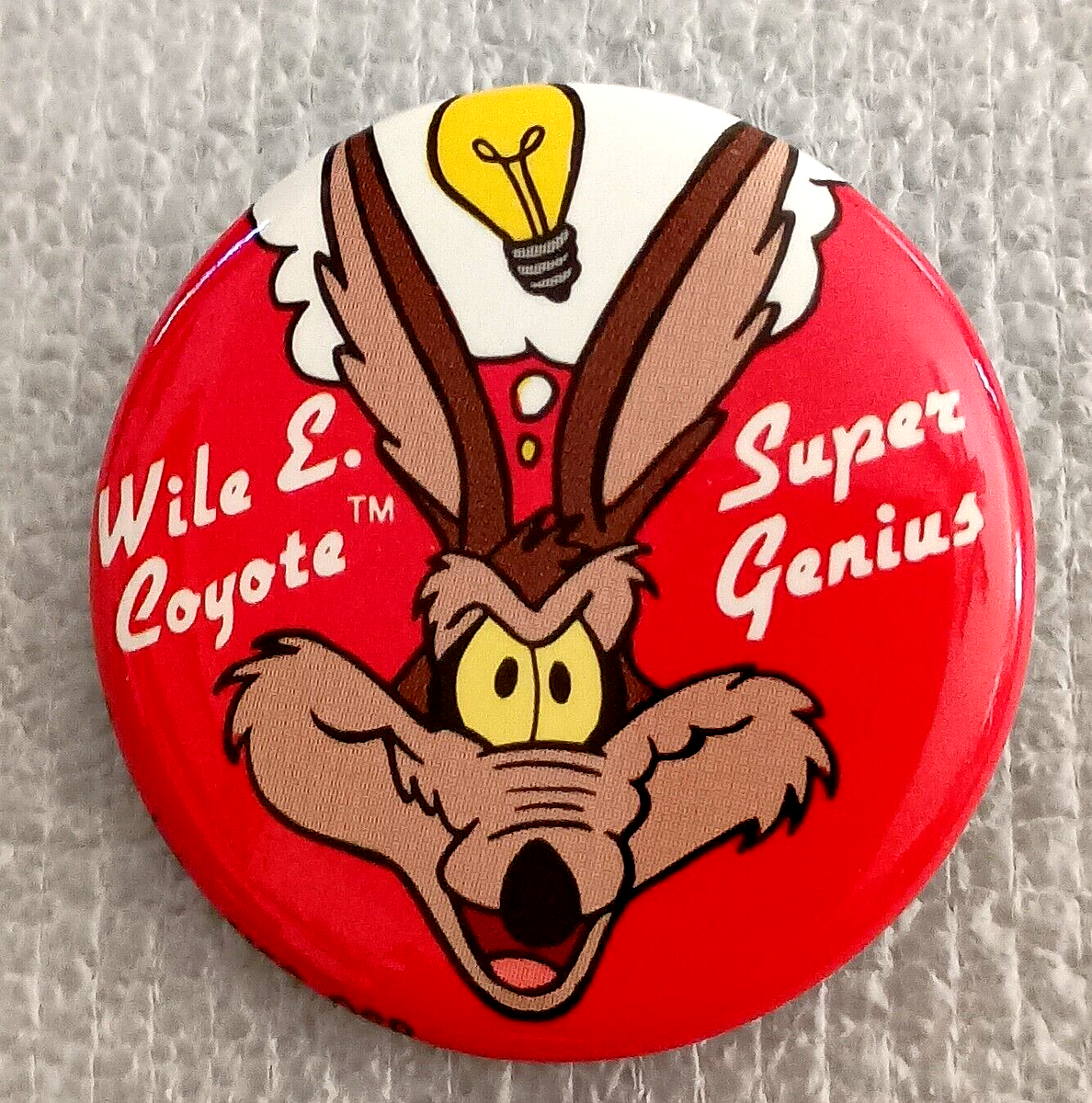 Vtg Wile E Coyote Super Genius WB Warner Brothers Button Pin New