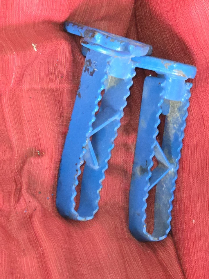 Suzuki Quadracer 250 Lt250r 1985 2x4 reposapiés izquierdo derecho clavijas peldaños Foto 2 de 4