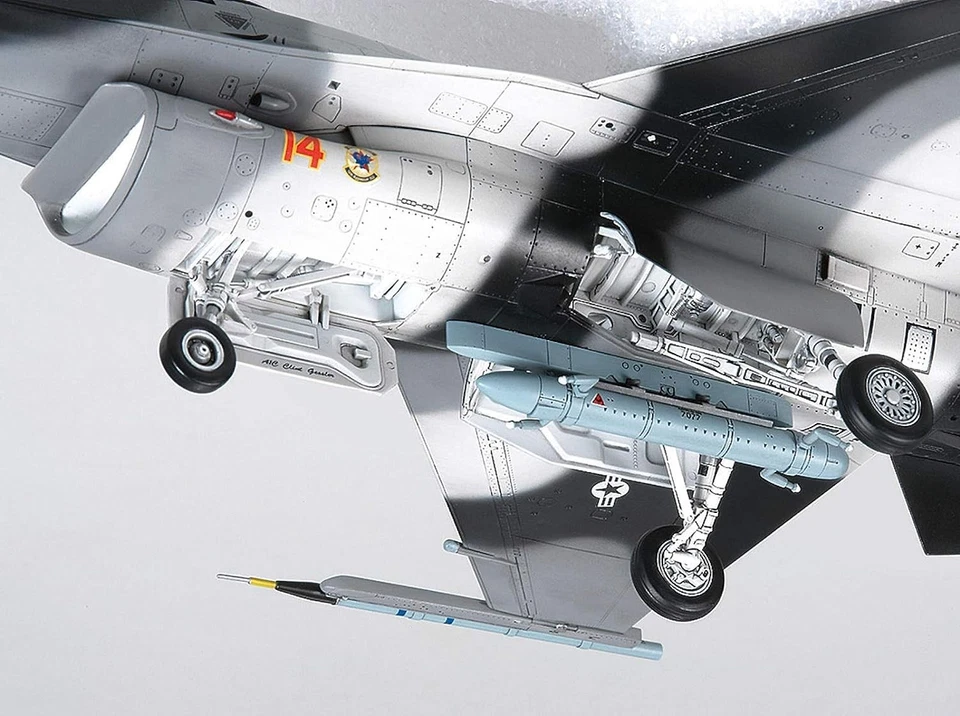TAMIYA 1/48 Masterpiece Series n.106 F-16C/N AGGRESSOR/ADVERSARY 61106 JAPAN81 - Immagine 4 di 4