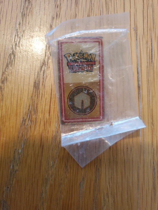 VTG 2001 POKEMON TCG TRADING CARD LEAGUE ZEPHYR (YEAR 2) GYM PIN BADGE 