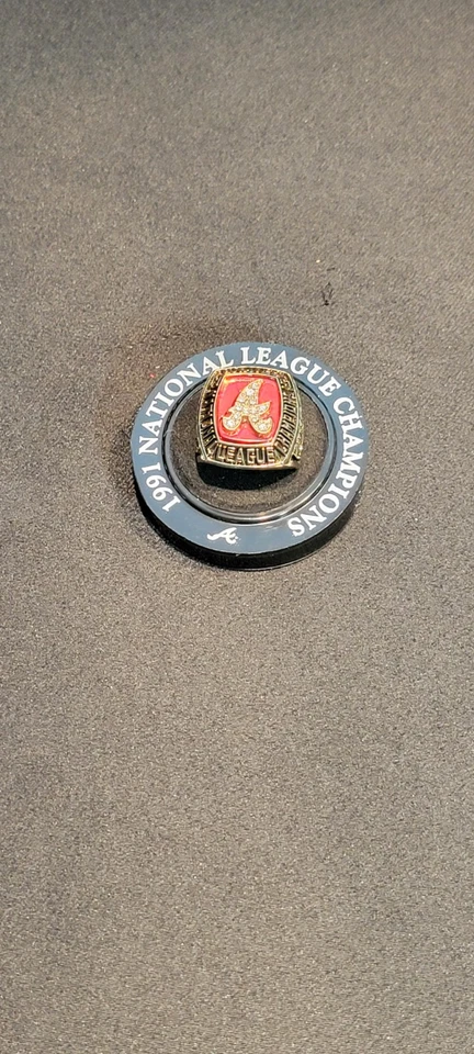 Anillo réplica campeonato de la Liga Nacional Atlanta Braves 1991 nuevo en caja Foto 2 de 4