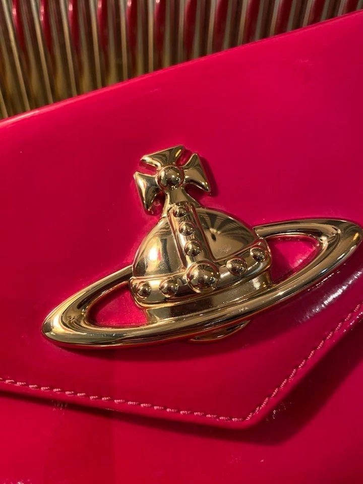 Bolso clutch Vivienne Westwood Orb charol rosa logotipo dorado raro Foto 3 de 4