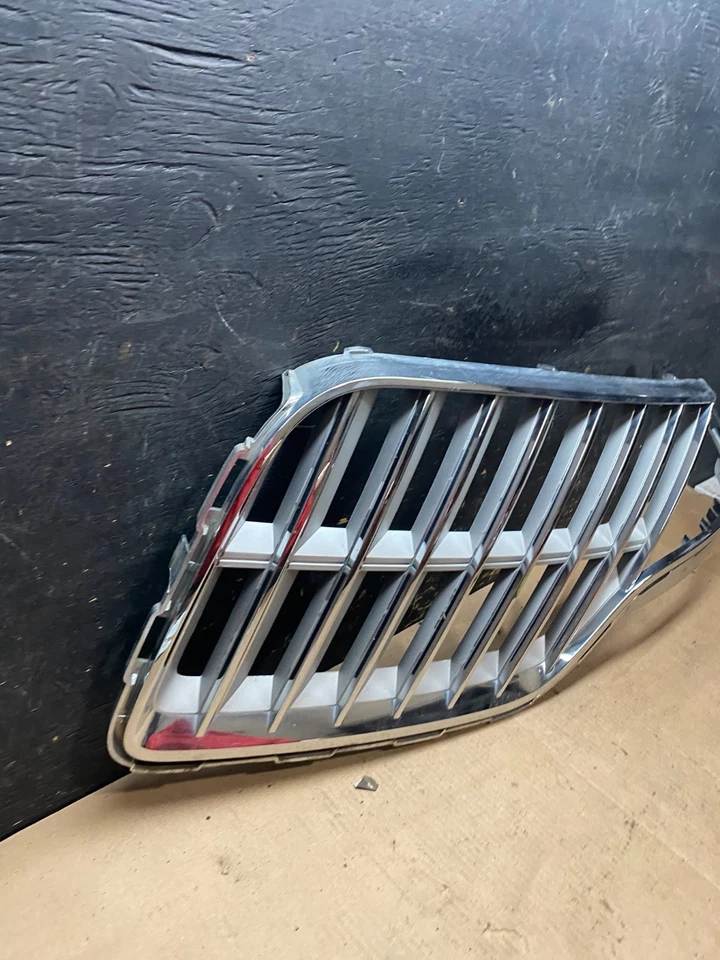 2010 to 2012 Lincoln MKT Left Driver LH Side Grille Grill OEM T0346 DG - Image 3 of 4