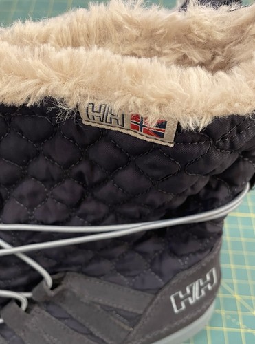 Helly Hansen quilted Harriet Boot - Women’s Size 8 - Graphite Blue & Shadow Blue - Picture 5 of 6