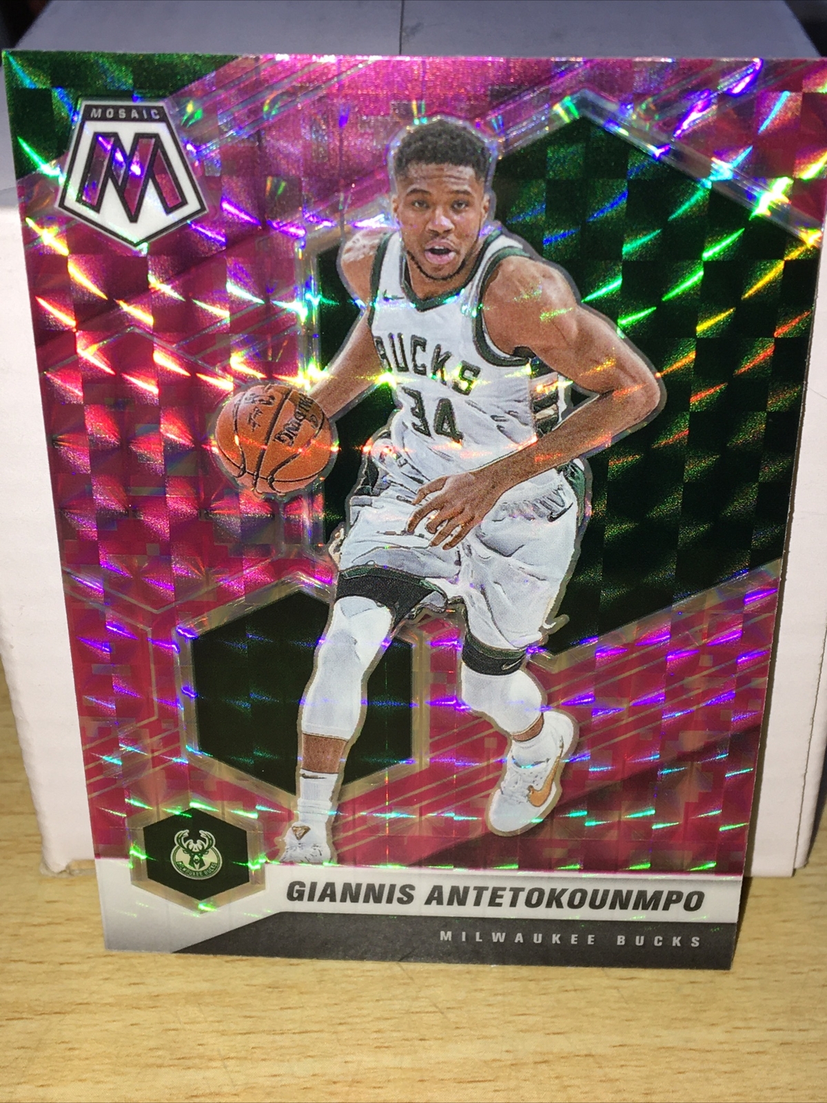 2020-21 Panini Mosaic Giannis Antetokounmpo Pink Camo Prizm #80 - Bucks
