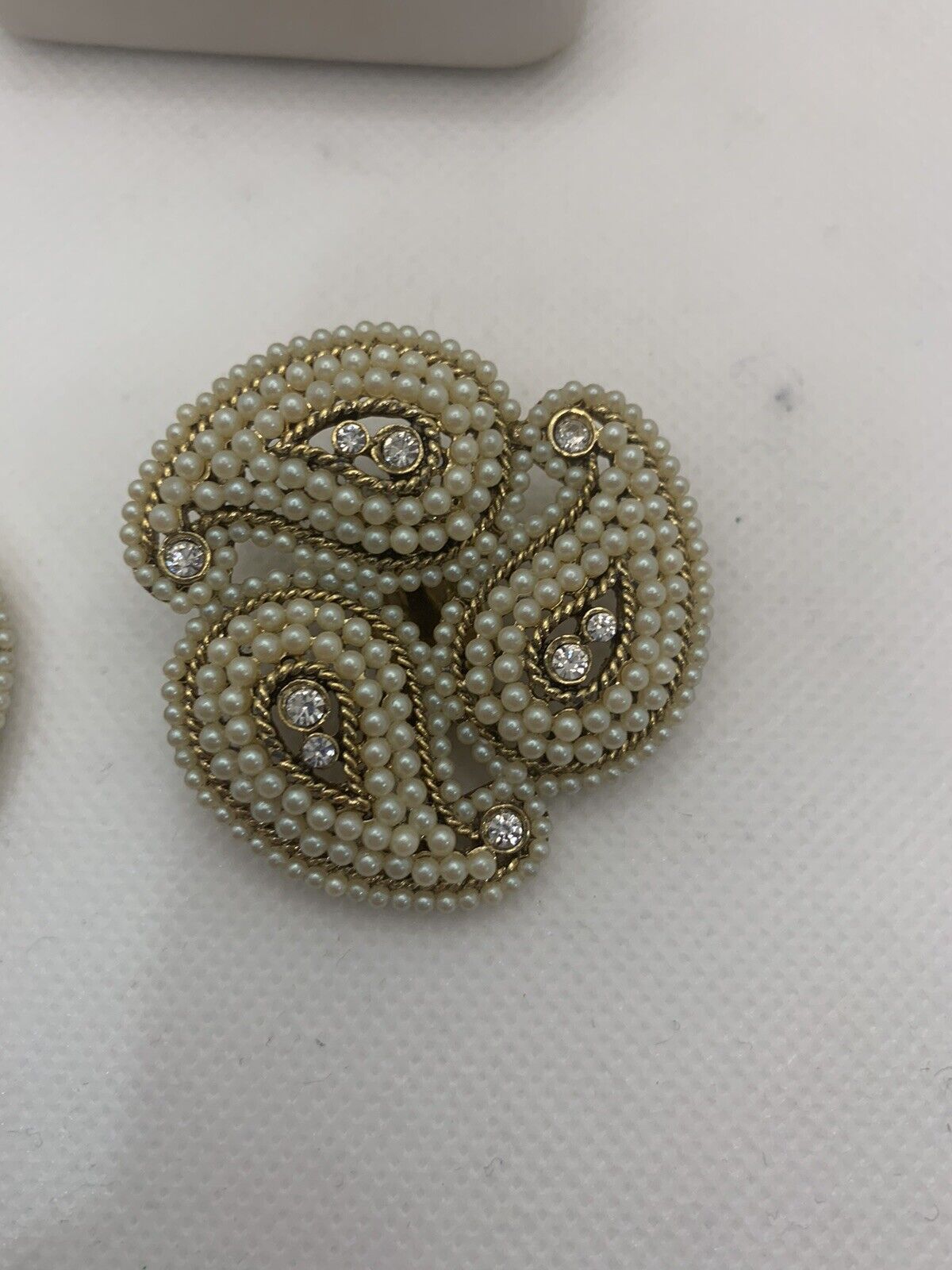 Vintage paisley shaped gold, rhinestone and pearl… - image 3
