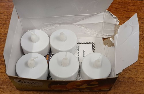 11x Zizz 24-7 flammenlose LED Teelichter mit realistischem flackerndem Licht - Bild 3 von 5