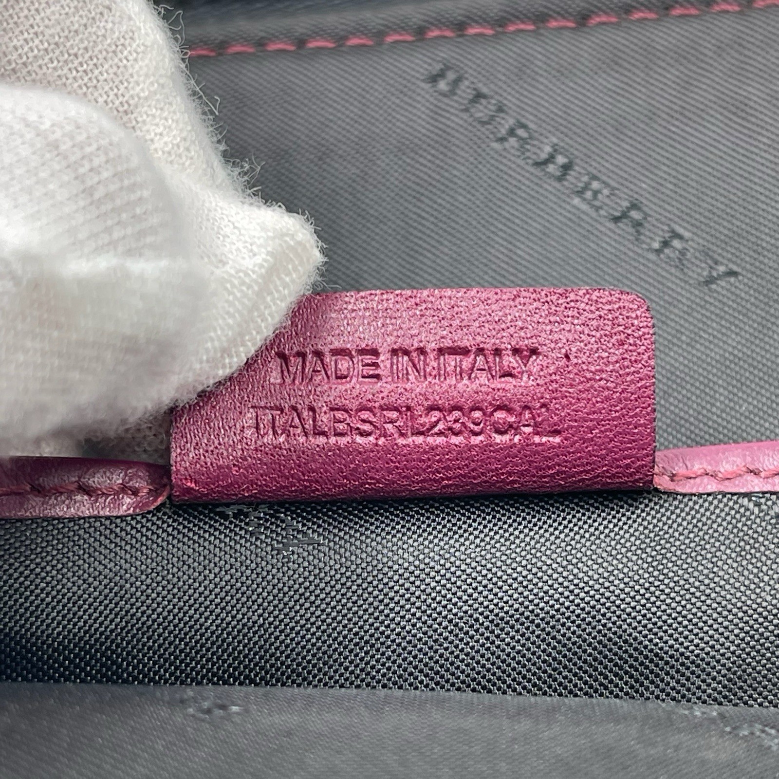 Burberry cowhide solid colour lychee pattern name… - image 15