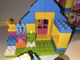 Duplo Lego 10606 Doc McStuffins Backyard Clinic Disney Jr Complete Box Instructi