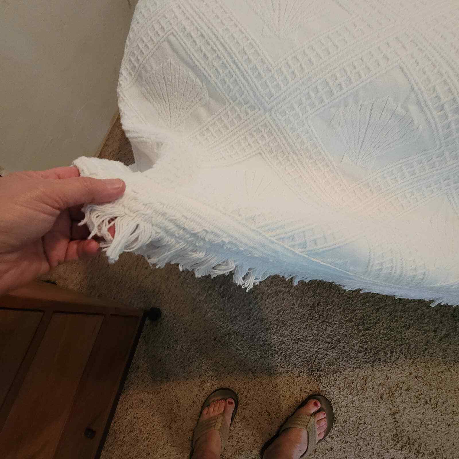 Vintage Fringe White Coverlet blanket Bedspread Queen Matelasse