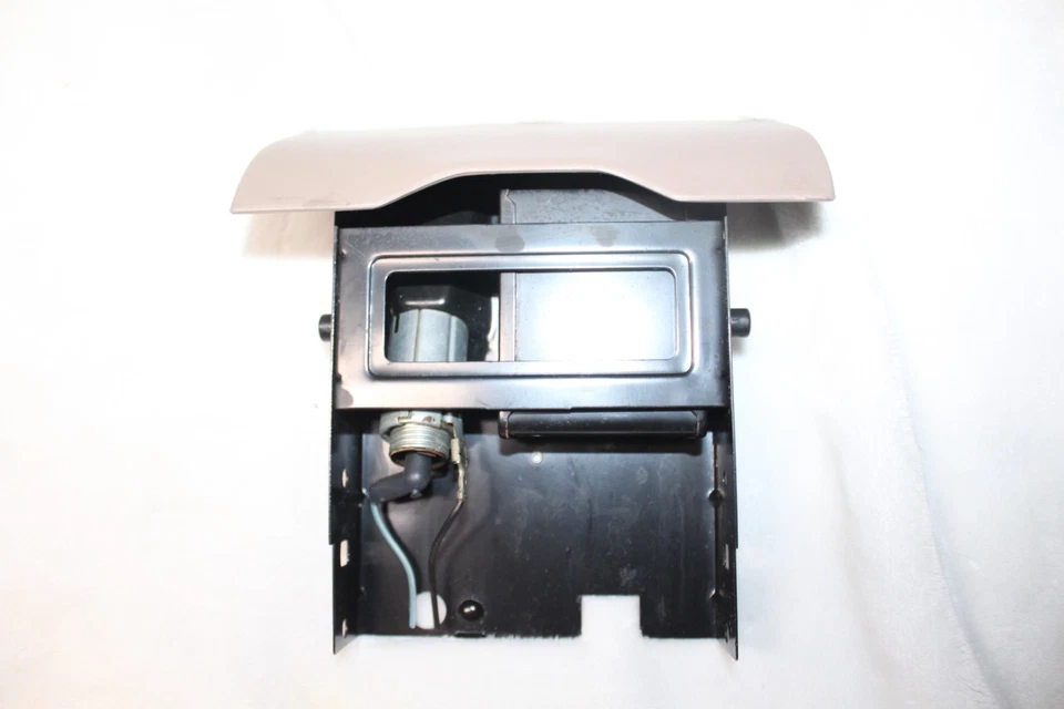 Cenicero Ford Ranger Bronco II 89-94 TABLERO con inserto y encendedor bronceado limpio Foto 3 de 4