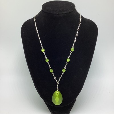 Vintage Avon Nina Ricci Green Apple Cat's Eye Station 15''-18'' Teardrop Pendant