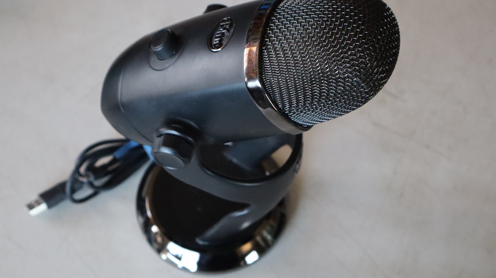 Blue Yeti X Professional Condenser USB Microphone A00104 888-000313 w ...