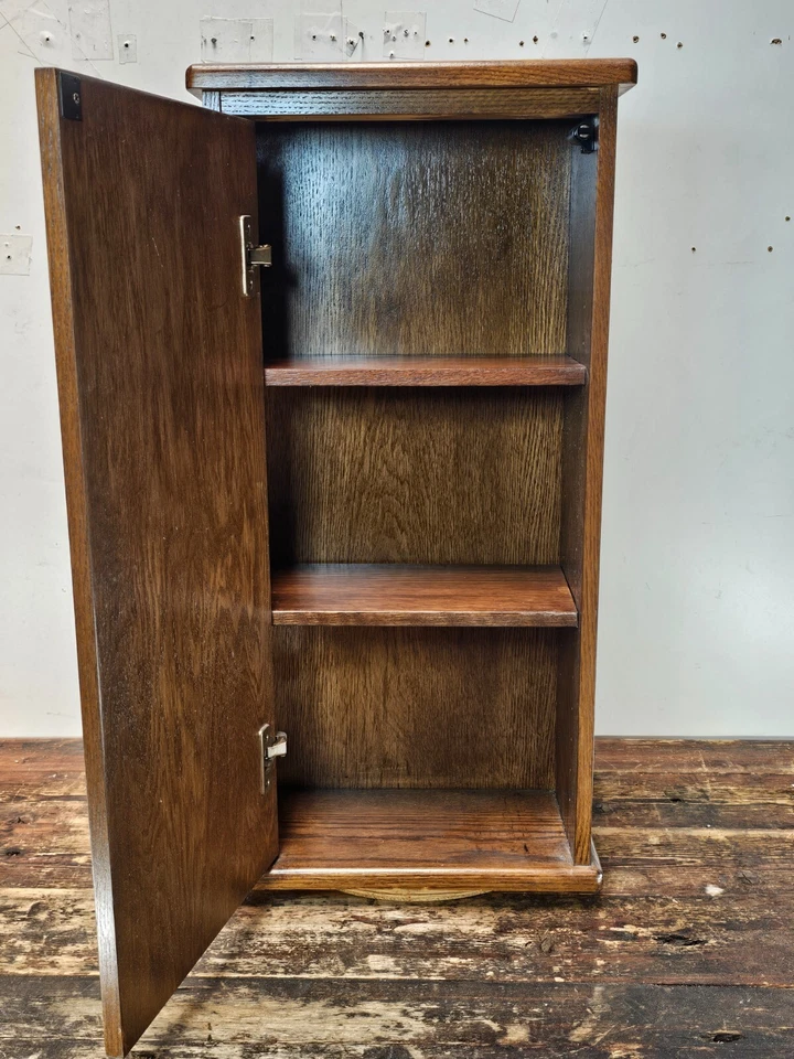 Gabinete de almacenamiento giratorio vintage de roble macizo de CD/DVD de 14,5" de ancho x 14" de ancho x 30,5" de alto Foto 2 de 4