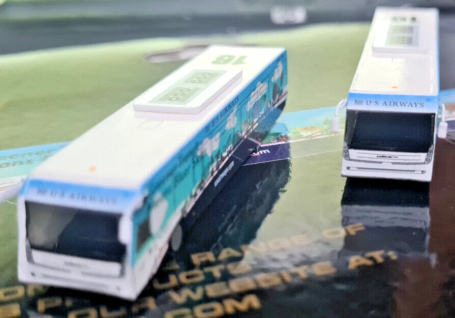 Cobus 3000 Autobus Interpista 2 pezzi US Airways - 1:200 Die Cast - Gemini - Immagine 4 di 4