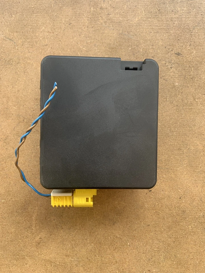 2000 BMW 323ci 328ci Trunk Boot Battery Power Cable Fuse Junction Box w/ cable - Image 2 of 4