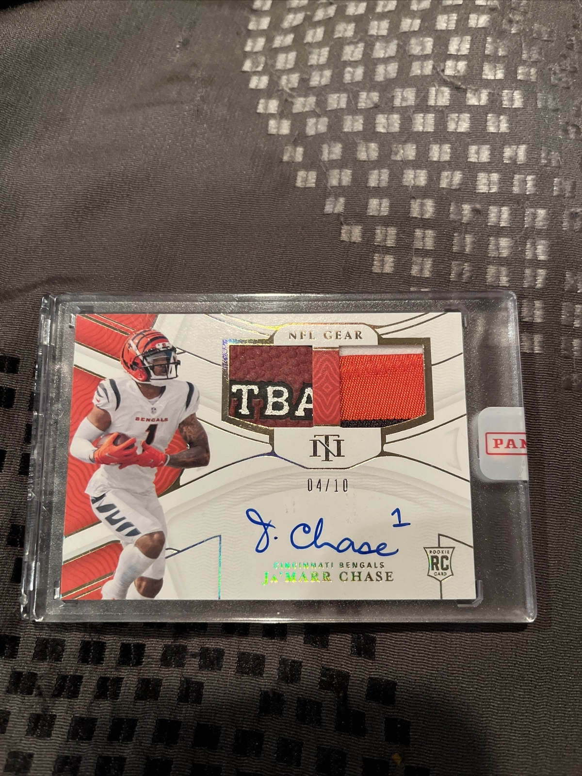 2021 National Treasures Rookie Holo Gold NFL Gear Signatures Ja’Marr Chase /10