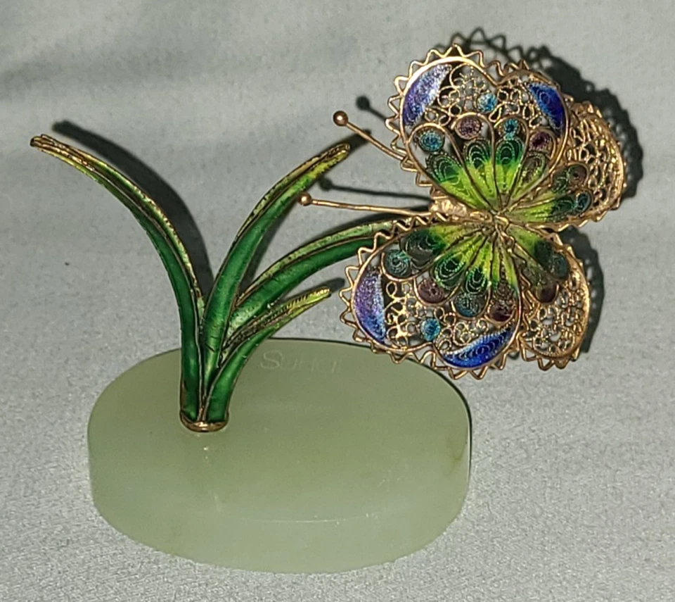 Estatueta de borboleta esmalte vintage SuHai chinesa vermeil & cloisonne com base de jade