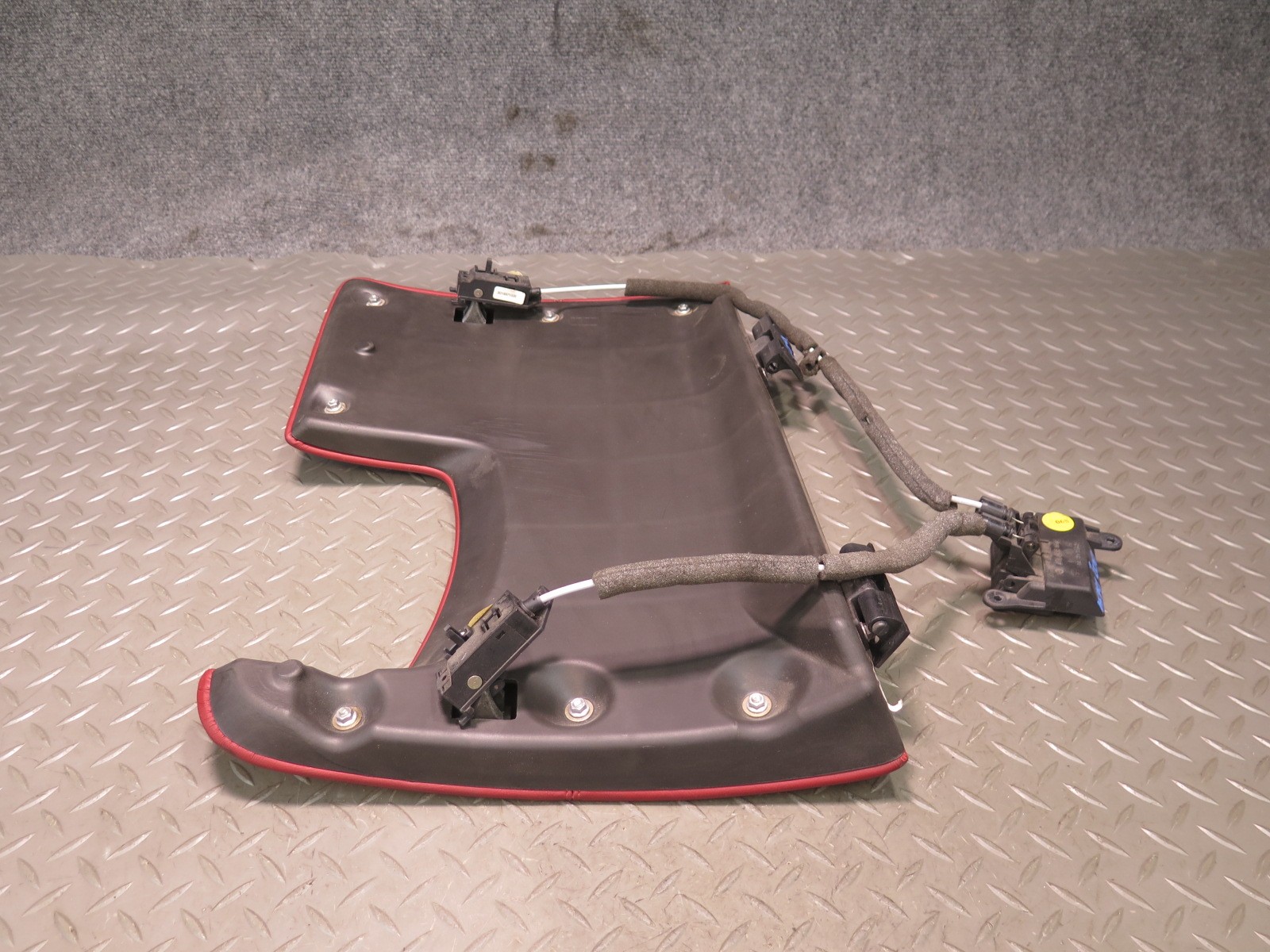 2006-2012 BENTLEY FLYING SPUR FRONT LEFT SIDE LOWER DASH KNEE TRIM COVER PANEL