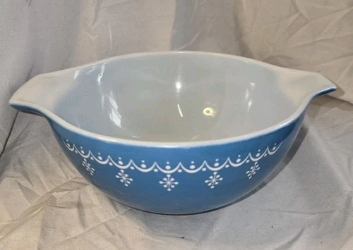 VTG 1-1/2qt Pyrex Blue Garland Snowflake Cinderella Nesting Mixing Bowl #442