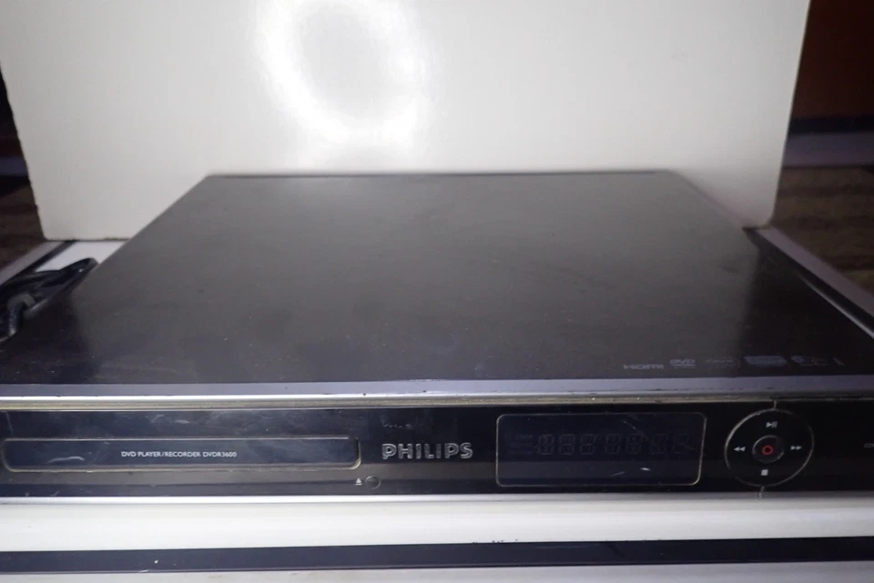 Philips DVDR3600 DVD Recorder Reg.2 EU PAL Secom TV Tuner Without remote control - Image 4 of 4