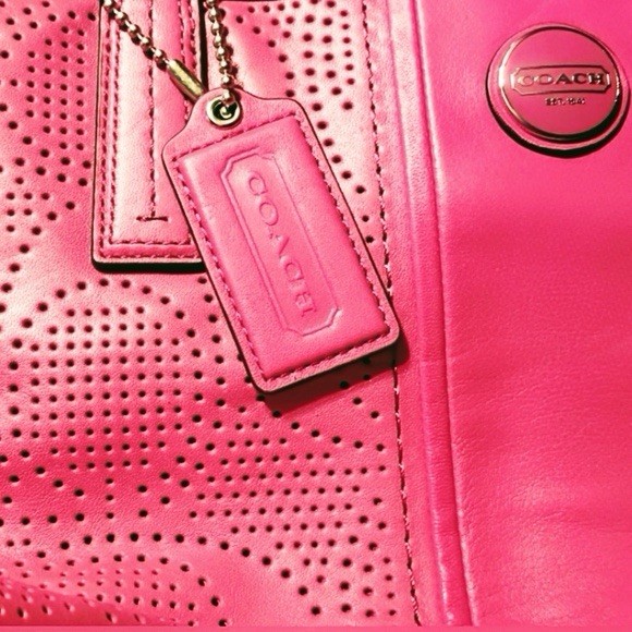 バッグ Coach Signature Accessory Pouch Bag Pink Shoulder Bag COACH Signature Pink Beige Mini Accessory Pouch