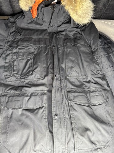 Men’s Cabelas Insulated Parka With Fur Hood Size Large Very Nice - Picture 3 of 15