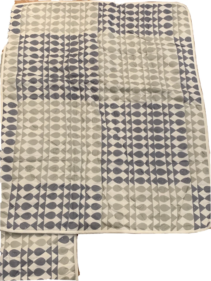 Par de fundas de almohada estándar grises acolchadas cosidas Urban Outfitters NUEVO 20" X 26" Foto 3 de 4