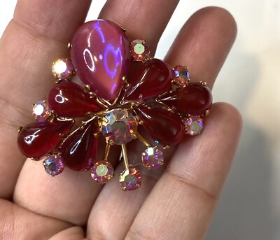 Vintage brooch, gold tone, burgundy lucyte inserts, AB