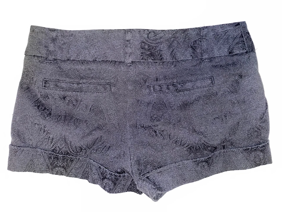 Pantalones Cortos Diseño Estampado Negro Wet Seal Talla: Pequeña Foto 2 de 4