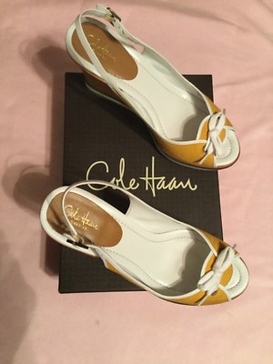Sandale Compensée Cole Haan Air Ricki - Taille 10B, Toile Beurre, Talon 4 Pouces, Occasion Excellent état