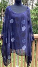 Made In Italy Med/Large navy has color smudge s semi-sheer round neck tunic