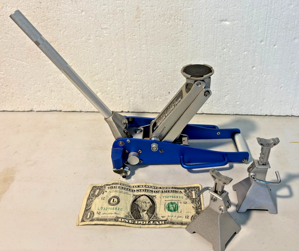 Miniature TORIN Black Jack racing car floor jack with 2 stands