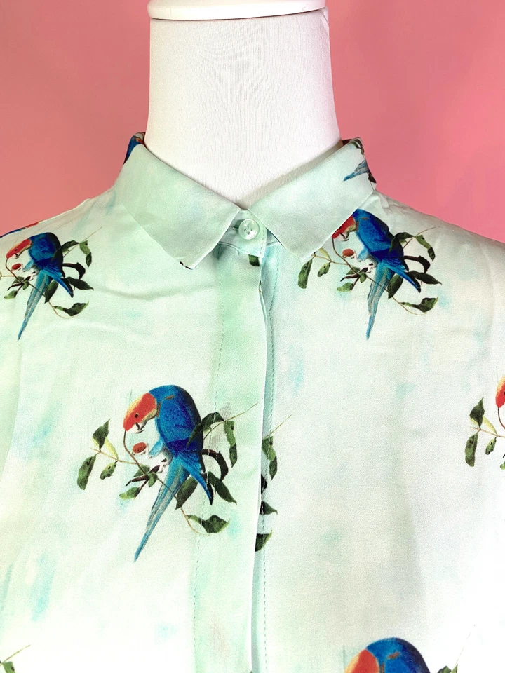 Alice + Olivia - Light blue silk shirt print parrot Size M NEW Chic Elegant - Bild 4 von 4