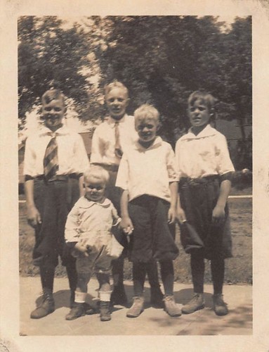 Vtg PHOTO 1920s YOUNG BOYS COUSINS 