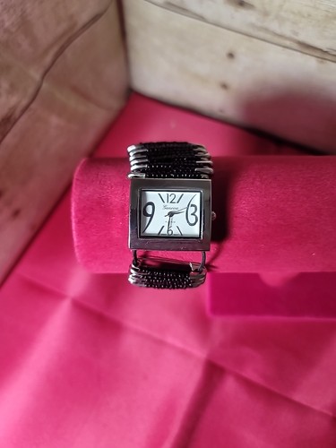 Vintage Geneva Platinum Women's Wristwatch Safety Pin Band Watch Works!