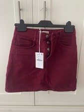 BNWT burgundy red denim skirt, mini skirt 1/4 button down front size small