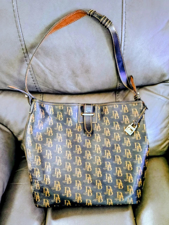 Dooney and Bourke Vintage Handbag. - Image 2 of 4