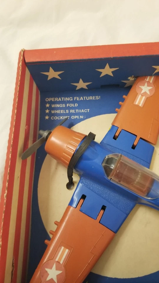 Portaaviones de combate Hubley American Eagle Navy Segunda Guerra Mundial # 21214 caja original como nueva Foto 3 de 4