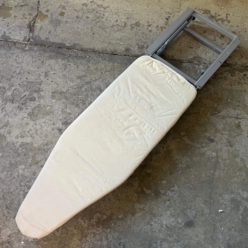 Поворотная гладильная доска REV-A-SHELF с мягким закрытием размер 37 дюймов L x 36 дюймов H, бежевая - Изображение 3 из 4